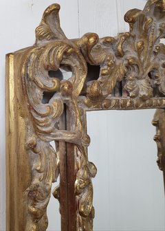 Franse hal spiegel smal met kuif detail foto