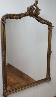 Franse spiegel  antique look met ornamenten  Brocante
