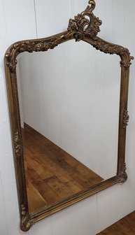 Franse spiegel  antique look met ornamenten  Brocante
