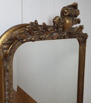 Franse spiegel  antique look met ornamenten  Brocante baroque kuif