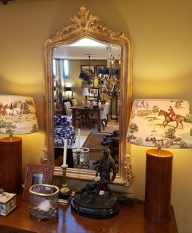 franse spiegel boven schrijftafel