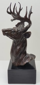 bronzen hertenkop hert jacht scene op marmer sokkel
