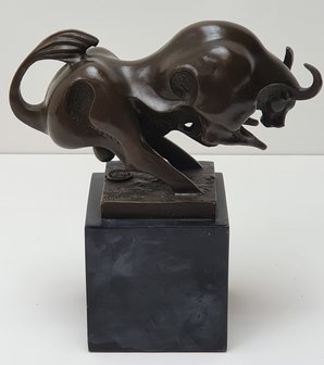 surrealistische bronzenstier Taurus Salvador Dali bronzen bull 