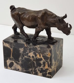 Bronzen neushoorn op sokkelbronze rhino 