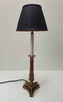 Tafellamp vintage messing brass afwerking kaarsmodel met zwarte plooikap