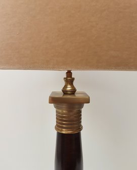 metaal messing Tabacco voet Stout Verlichting met ecru velour kap Eichholtz 2