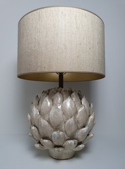 Artichoke keramiek tafellamp groot model met linnenlook lampenkap zandkleur en goud van binnen 