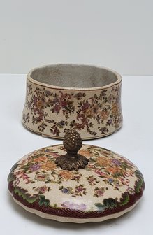 decoratie potje rond  voor sieraden zeep ringen met messing knopje
