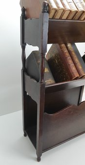 Engels mooi klein antiek meubeltje  &quot; booktrough oak &quot;&#039;    Sfeermeubeltje   boekenmolen boekenstandaard
