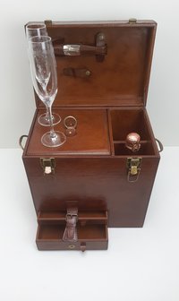 leren box champagne koeler in cognac kleur met messing details 
