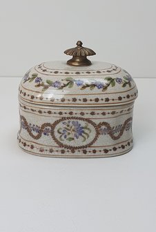 aardewerk bakje met messing detail en bloemmotief in de kleur zand groen beige en blauw met craquele effect 