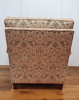 Klassieke Engelse fauteuil met wieltjes in Dickens meubelstof
