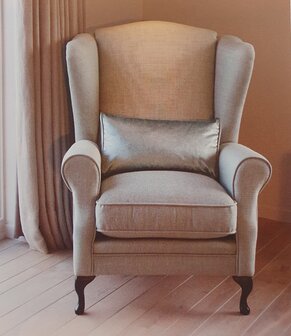 Wing chair in blauwe ruit