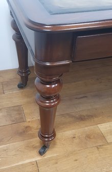 Engelse mahonie schrijftafel