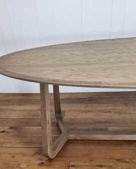 Eetkamer tafel Ovaal naturel rustiek massief eikenhout 230 x 110cm