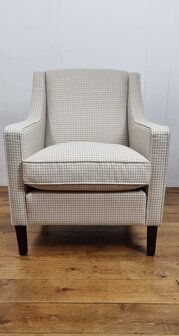 Stakke Engels fauteuil met een pied de poule  stof