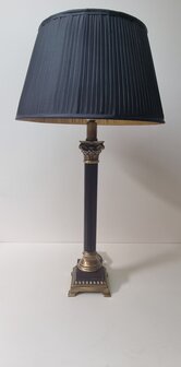 Empire style mahonie kleur houten voet met messing details