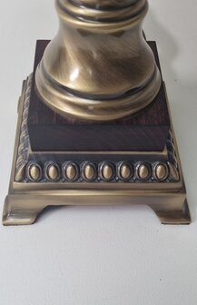 Empire style mahonie kleur houten voet met messing details