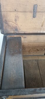 Antieke kist met 2 laden