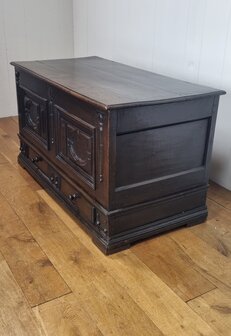 antieke Hollandse kist met 2 laden massief eikenhout