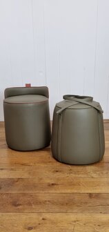 Voetenbank      stool in leerlook 