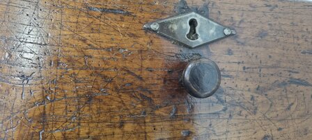 VERKOCHT VERKOCHT !    Antieke Spaanse salontafel     