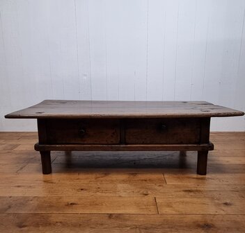 VERKOCHT VERKOCHT !    Antieke Spaanse salontafel     