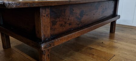 VERKOCHT VERKOCHT !    Antieke Spaanse salontafel     
