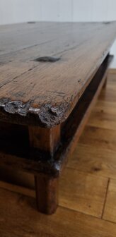 VERKOCHT VERKOCHT !    Antieke Spaanse salontafel     