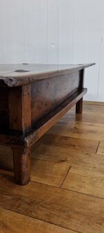 VERKOCHT VERKOCHT !    Antieke Spaanse salontafel     
