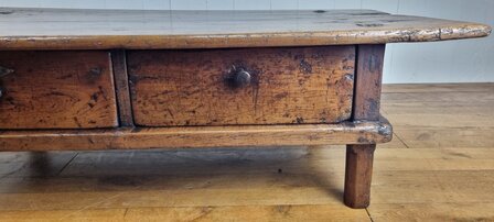 VERKOCHT VERKOCHT !    Antieke Spaanse salontafel     