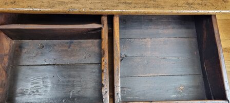VERKOCHT VERKOCHT !    Antieke Spaanse salontafel     