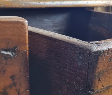VERKOCHT VERKOCHT !    Antieke Spaanse salontafel     