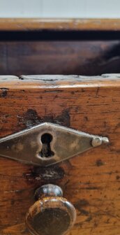 VERKOCHT VERKOCHT !    Antieke Spaanse salontafel     