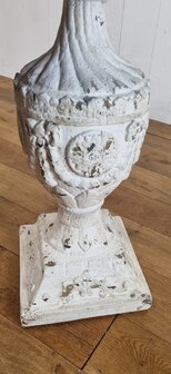 Replica bijzet tafel op ornament