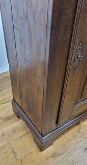 antieke spinde kast 