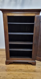 antieke spinde kast 