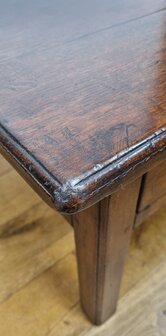 Engelse antiek-replica salon tafel