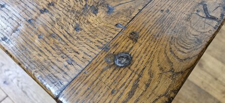 Antieke salontafel met laden