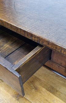 Antieke kleine salontafel 