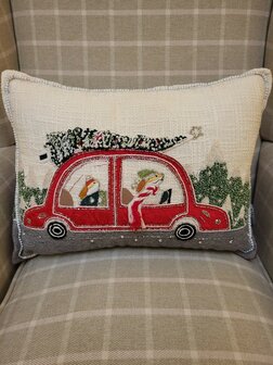 kerstkussen met auto en boom op dak