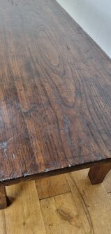 Antieke Spaanse salontafel van kastanjehout
