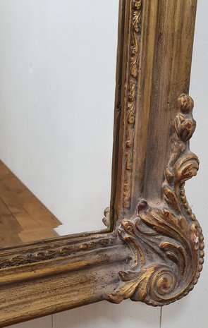 Franse spiegel  antique look met ornamenten  Brocante antiek look 