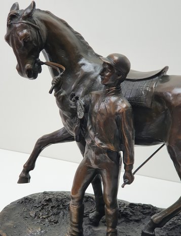 bronzen paard met ruiter  dressuurpaard horse dressage
