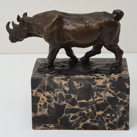 Bronzen neushoorn bronze rhino mable sokkel van marmer