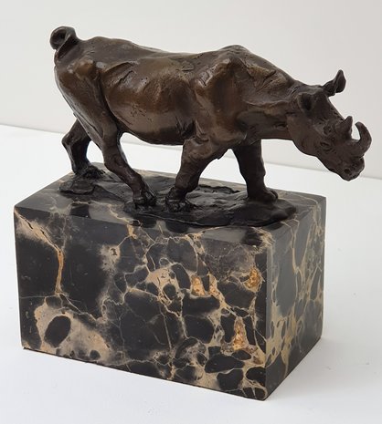 Bronzen neushoorn op sokkelbronze rhino 