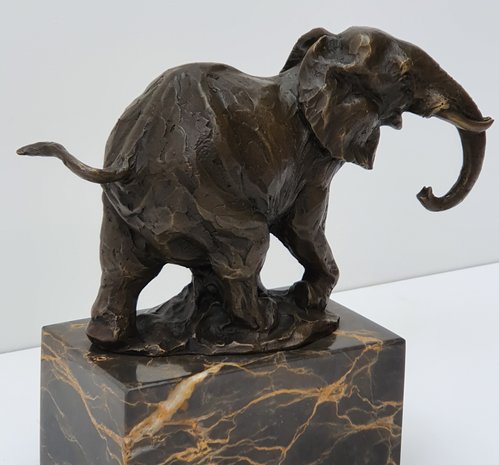 bronzen olifant bronze elephant on marble 