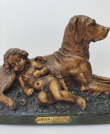 Amour Fidelite  Par A. de Ranieri Recompense au Salon hond met Cupido  