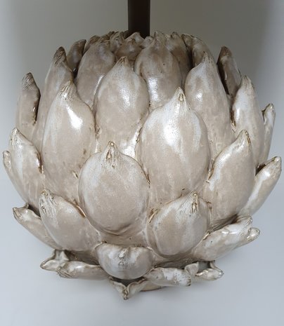 Artichoke keramiek tafellamp groot model met linnenlook lampenkap zandkleur en goud van binnen 