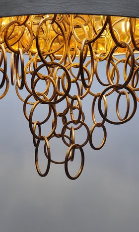hanglamp kroonluchter met metaal gouden ringen in een ecru kap Labyrinthe (2)